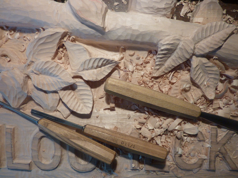 Vyřezané listy a dláta